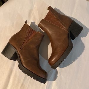 Mia Piaa brown booties size 6.5